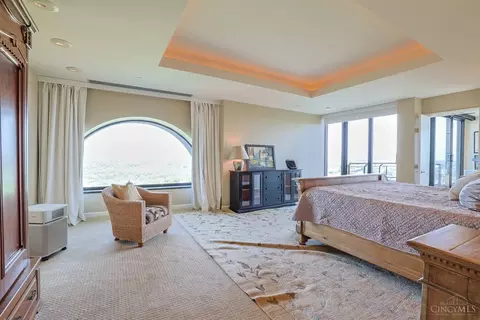 Bedroom - 2121 Alpine Pl, Cincinnati, OH 45206 photo 1 of 5