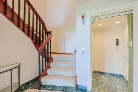 Entry Way - 2121 Alpine Pl, Cincinnati, OH 45206 photo 7 of 7
