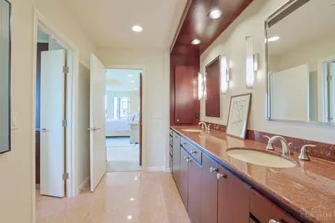Bath - 2121 Alpine Pl, Cincinnati, OH 45206 photo 2 of 9