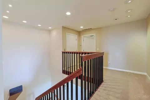 Entry Way - 2121 Alpine Pl, Cincinnati, OH 45206 photo 4 of 7