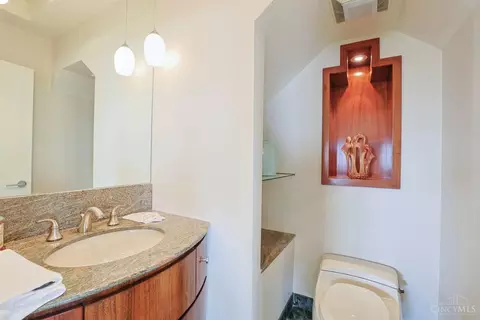Bath - 2121 Alpine Pl, Cincinnati, OH 45206 photo 4 of 9