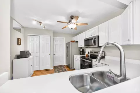 Kitchen - 4027 Fieldsedge Dr, Mason, OH 45040 photo 3 of 3
