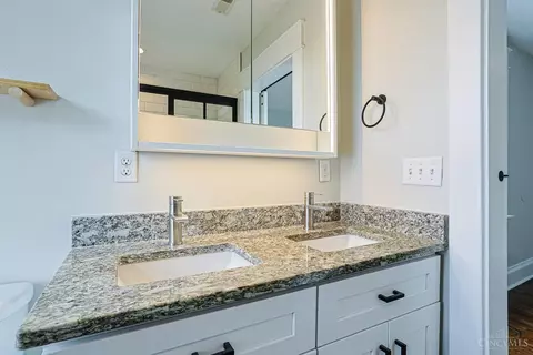 Bath - 4340 Normandy Ave, Cincinnati, OH 45227 photo 3 of 6