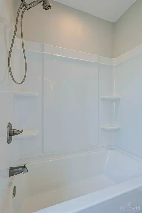 Bath - 4340 Normandy Ave, Cincinnati, OH 45227 photo 6 of 6
