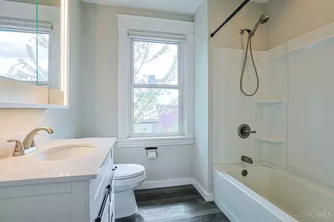 Bath - 4340 Normandy Ave, Cincinnati, OH 45227 photo 4 of 6
