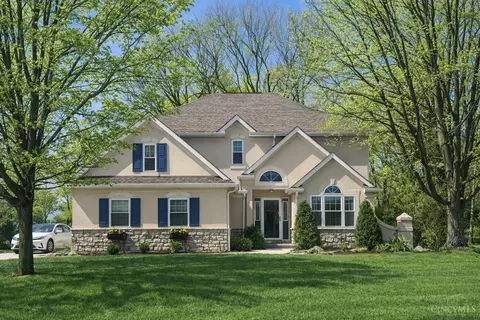 3553 Whitehills Dr, Amelia, OH 45102