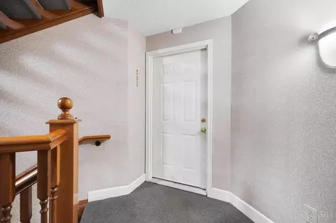 Entry Way - 720 Castlegate Ln, Cincinnati, OH 45231 photo 2 of 3