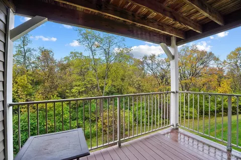 Exterior - 720 Castlegate Ln, Cincinnati, OH 45231 photo 6 of 9