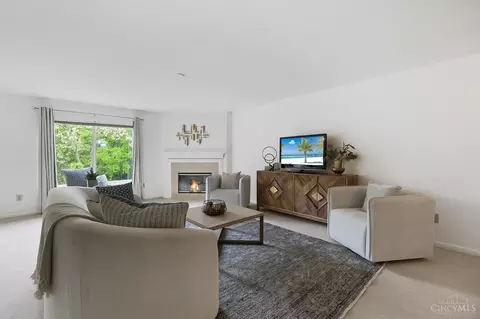 Living - 720 Castlegate Ln, Cincinnati, OH 45231 photo 2 of 3