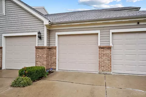 Exterior - 720 Castlegate Ln, Cincinnati, OH 45231 photo 9 of 9