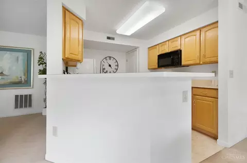Kitchen - 720 Castlegate Ln, Cincinnati, OH 45231 photo 5 of 5