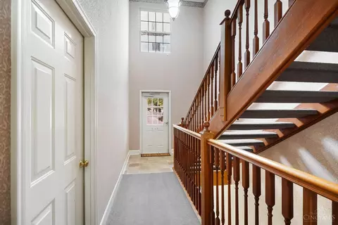 Entry Way - 720 Castlegate Ln, Cincinnati, OH 45231 photo 1 of 3