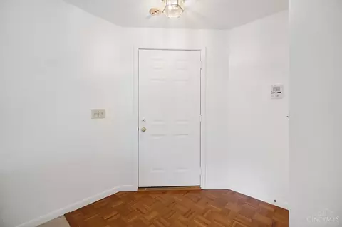 Entry Way - 720 Castlegate Ln, Cincinnati, OH 45231 photo 3 of 3