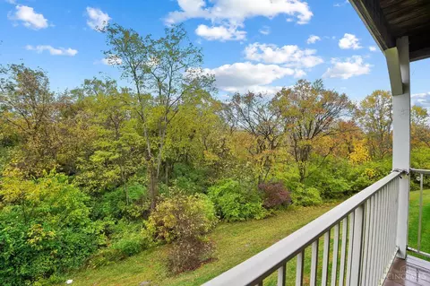 Exterior - 720 Castlegate Ln, Cincinnati, OH 45231 photo 7 of 9