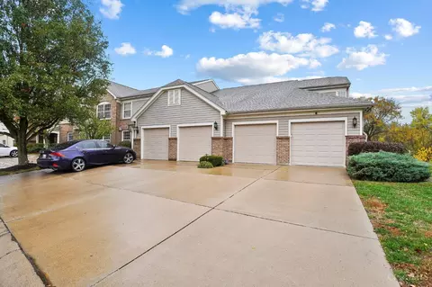 Exterior - 720 Castlegate Ln, Cincinnati, OH 45231 photo 8 of 9