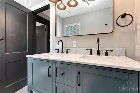 Bath - 2000 Hewitt Ave, Cincinnati, OH 45207 photo 1 of 3
