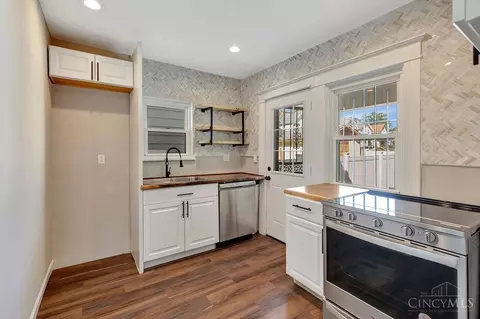 Kitchen - 2000 Hewitt Ave, Cincinnati, OH 45207 photo 1 of 1