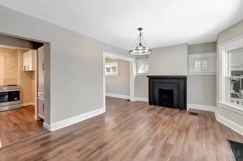 Living - 2000 Hewitt Ave, Cincinnati, OH 45207 photo 3 of 4