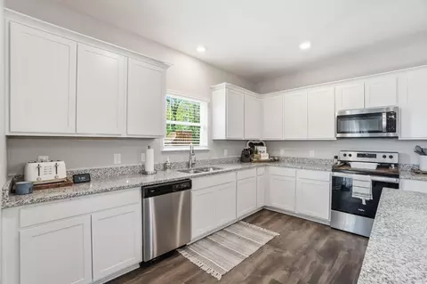 Kitchen - 3226 Shadow Ridge Ct, Morrow, OH 45152 photo 2 of 2
