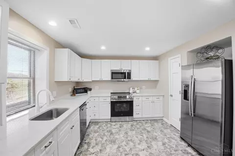 Kitchen - 6453 Strout Rd, Morrow, OH 45152 photo 3 of 4