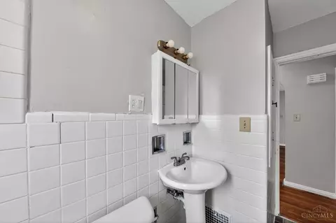 Bath - 6924 Clovernook Ave, Cincinnati, OH 45231 photo 3 of 3