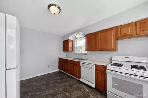 Kitchen - 6924 Clovernook Ave, Cincinnati, OH 45231 photo 2 of 3