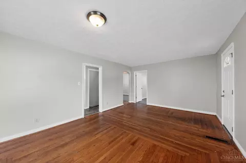 Living - 6924 Clovernook Ave, Cincinnati, OH 45231 photo 2 of 6