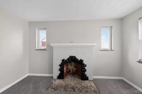 Living - 6924 Clovernook Ave, Cincinnati, OH 45231 photo 4 of 6