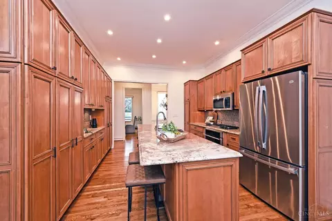 Kitchen - 6897 Fox Hill Ln, Cincinnati, OH 45236 photo 4 of 7