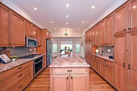 Kitchen - 6897 Fox Hill Ln, Cincinnati, OH 45236 photo 3 of 7