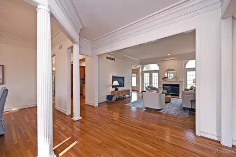 Entry Way - 6897 Fox Hill Ln, Cincinnati, OH 45236 photo 2 of 2