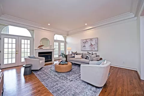 Living - 6897 Fox Hill Ln, Cincinnati, OH 45236 photo 2 of 5