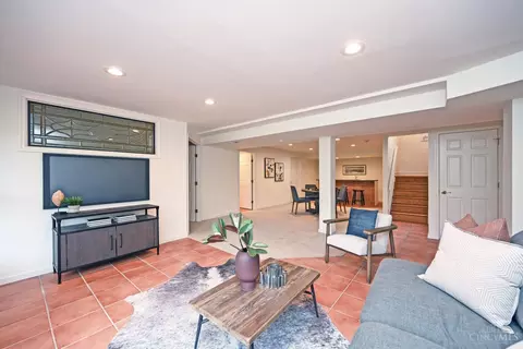 Living - 6897 Fox Hill Ln, Cincinnati, OH 45236 photo 5 of 5