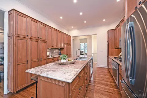 Kitchen - 6897 Fox Hill Ln, Cincinnati, OH 45236 photo 6 of 7