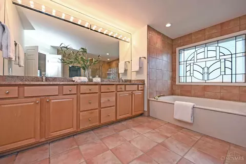 Bath - 6897 Fox Hill Ln, Cincinnati, OH 45236 photo 1 of 7