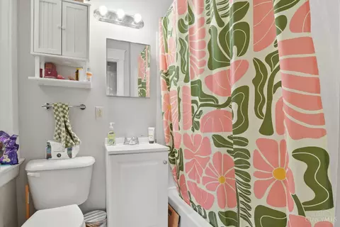 Bath - 1801 Chase Ave, Cincinnati, OH 45223 photo 1 of 1