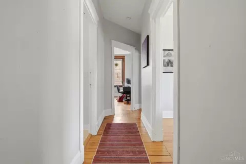 Entry Way - 1801 Chase Ave, Cincinnati, OH 45223 photo 3 of 8