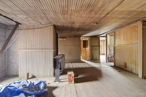 Entry Way - 1801 Chase Ave, Cincinnati, OH 45223 photo 5 of 8