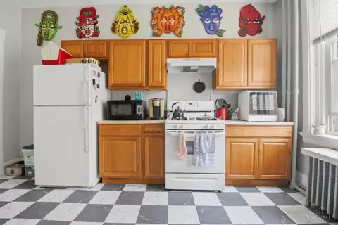 Kitchen - 1801 Chase Ave, Cincinnati, OH 45223 photo 3 of 4
