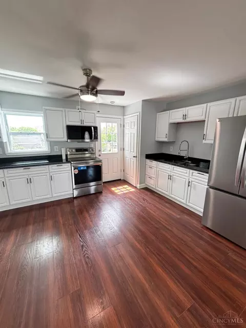 Kitchen - 465 Glenrose Ln, Cincinnati, OH 45244 photo 5 of 5