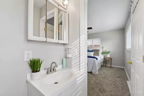 Bath - 712 Danbury Rd, Forest Park, OH 45240 photo 2 of 5