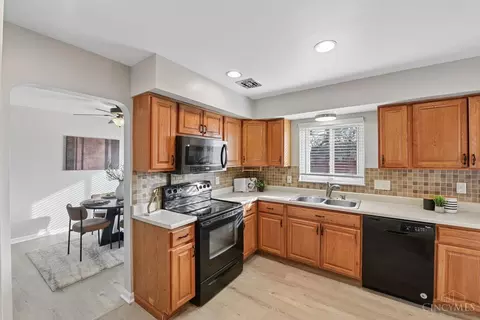 Kitchen - 712 Danbury Rd, Forest Park, OH 45240 photo 3 of 3
