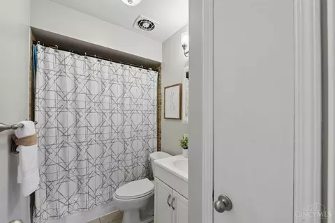 Bath - 712 Danbury Rd, Forest Park, OH 45240 photo 4 of 5