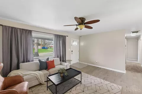 Living - 712 Danbury Rd, Forest Park, OH 45240 photo 3 of 4