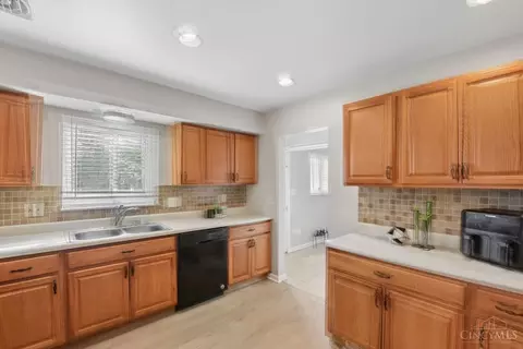 Kitchen - 712 Danbury Rd, Forest Park, OH 45240 photo 1 of 3