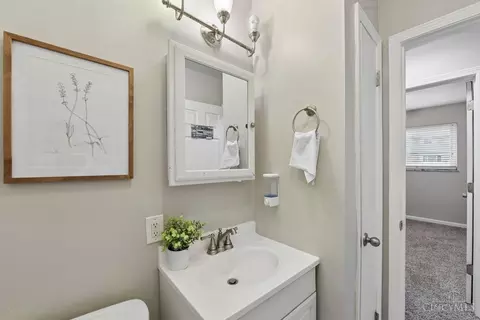 Bath - 712 Danbury Rd, Forest Park, OH 45240 photo 5 of 5