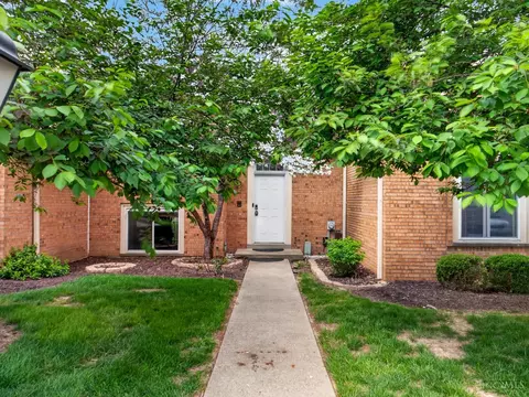 5265 Eaglesnest Dr, Cincinnati, OH 45248