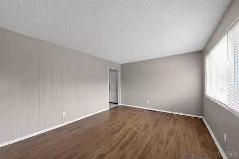 Living - 1990 Bluehill Dr, Cincinnati, OH 45240 photo 3 of 4