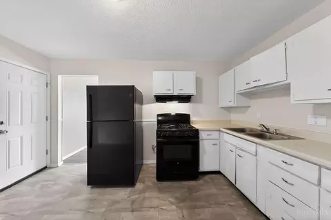 Kitchen - 1990 Bluehill Dr, Cincinnati, OH 45240 photo 1 of 1