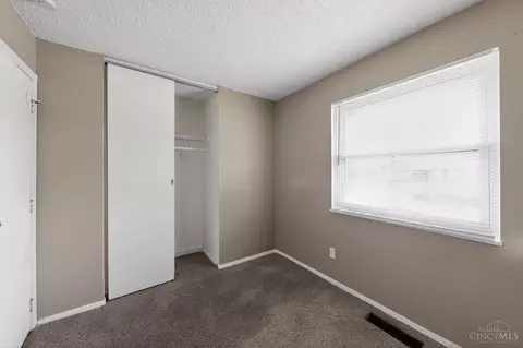 Bedroom - 1990 Bluehill Dr, Cincinnati, OH 45240 photo 3 of 4